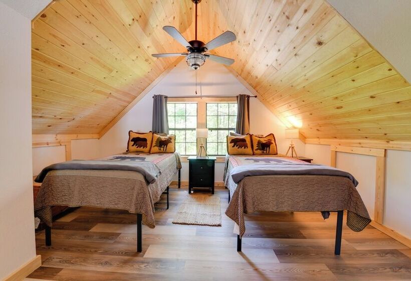 Relaxing Cosby Cabin W/ Fire Pit & Covered Porch!