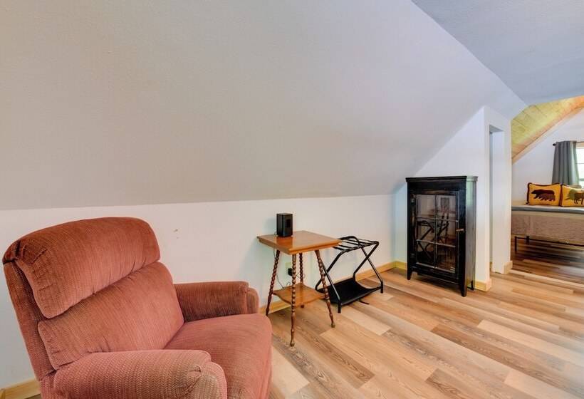 Relaxing Cosby Cabin W/ Fire Pit & Covered Porch!