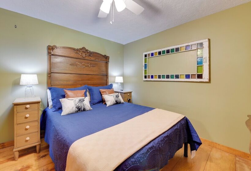 Relaxing Cosby Cabin W/ Fire Pit & Covered Porch!