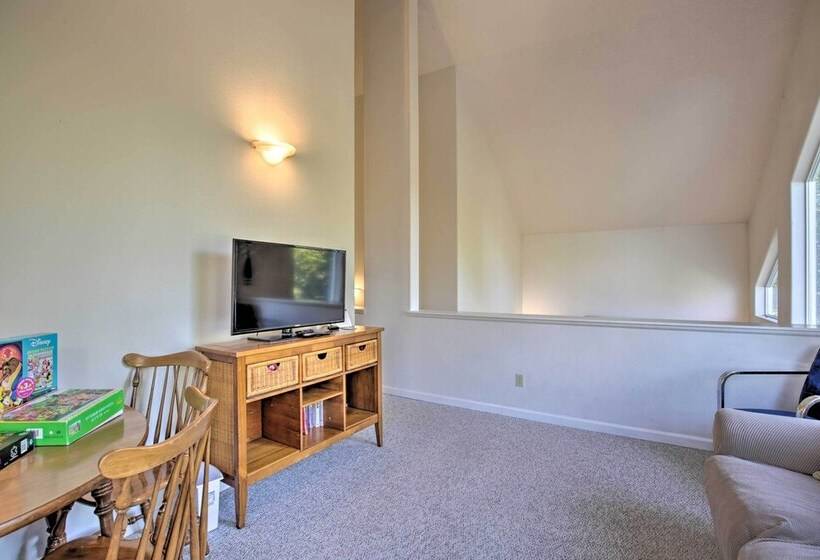 Relaxing Lincoln City Coastal Escape Near Beach!