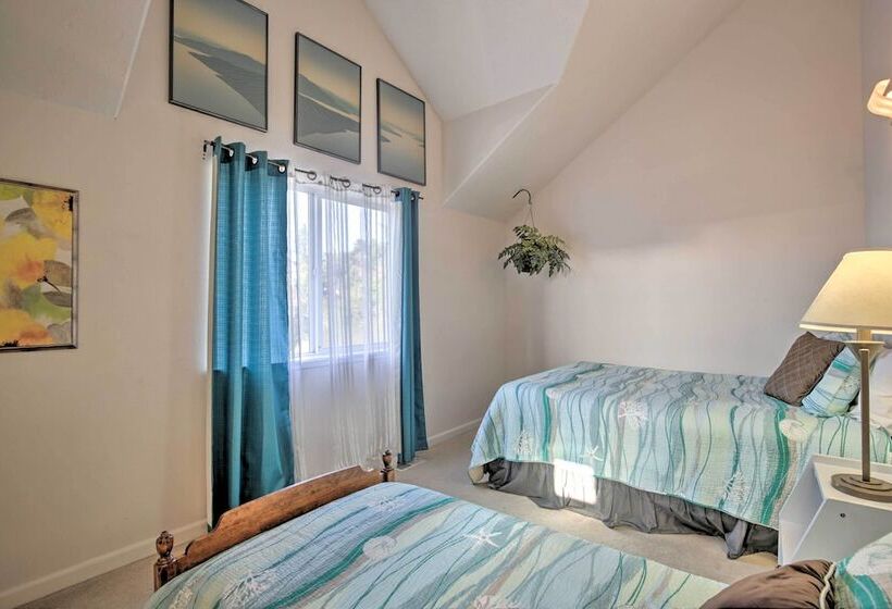Relaxing Lincoln City Coastal Escape Near Beach!