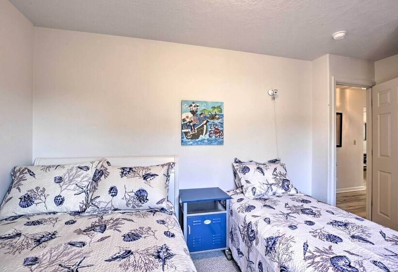 Relaxing Lincoln City Coastal Escape Near Beach!