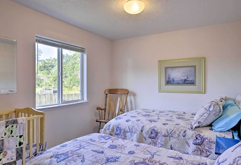 Relaxing Lincoln City Coastal Escape Near Beach!