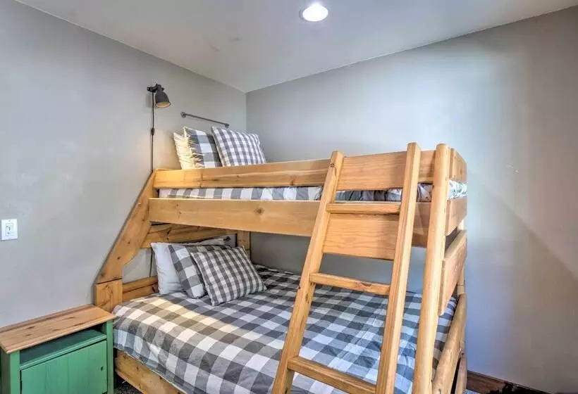 Rustic Mountain Sanctuary On 2+ Acres W/ Deck!