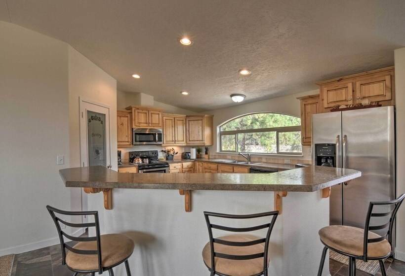 Secluded Boulder House Next To National Forests!