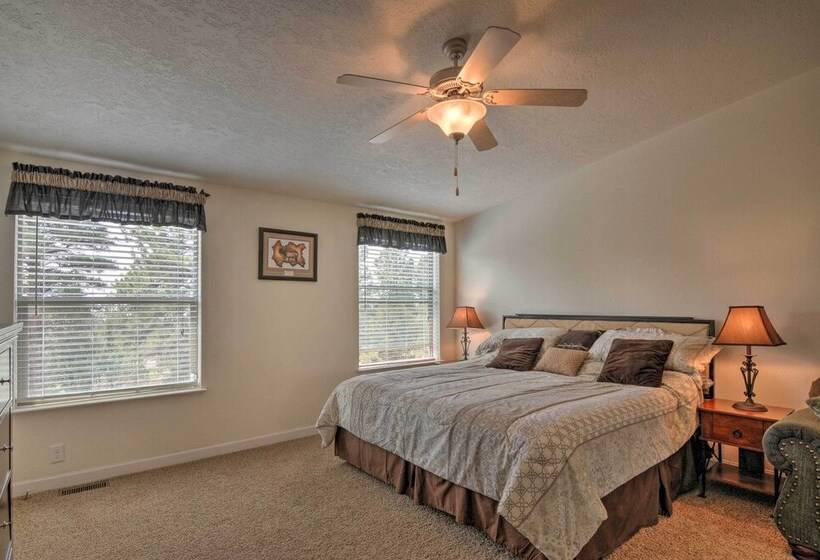 Secluded Boulder House Next To National Forests!