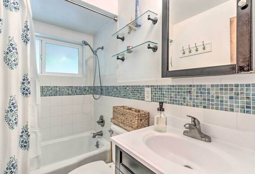 Serene Lake Of The Ozarks Retreat W/ Private Dock!