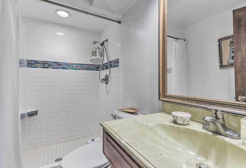 Serene Lake Of The Ozarks Retreat W/ Private Dock!