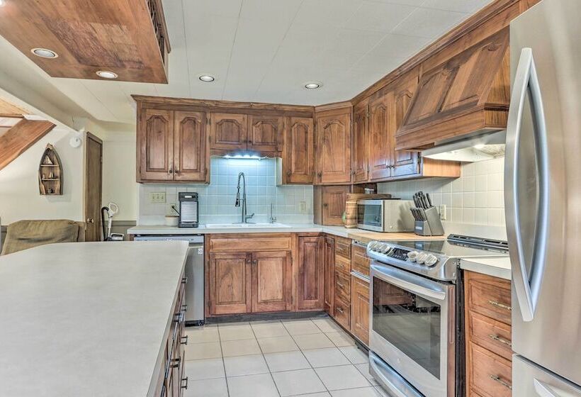 Serene Lake Of The Ozarks Retreat W/ Private Dock!