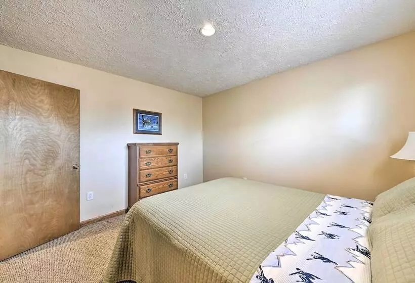 Ski In/ski Out Ghent Cabin W/ Mountain Views!