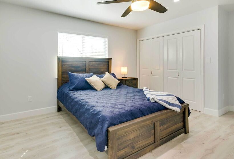 Spacious San Jacinto River Home W/ Waterfront Deck