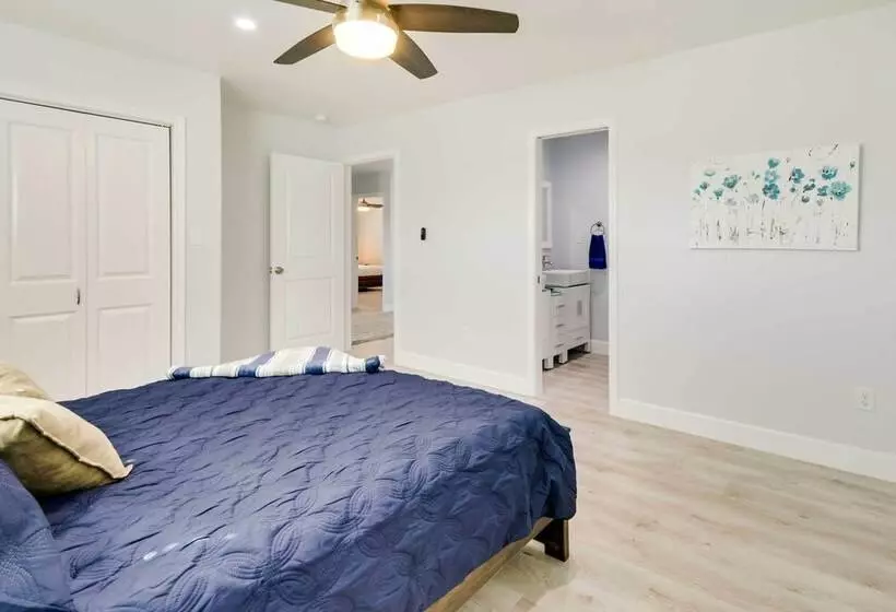 Spacious San Jacinto River Home W/ Waterfront Deck