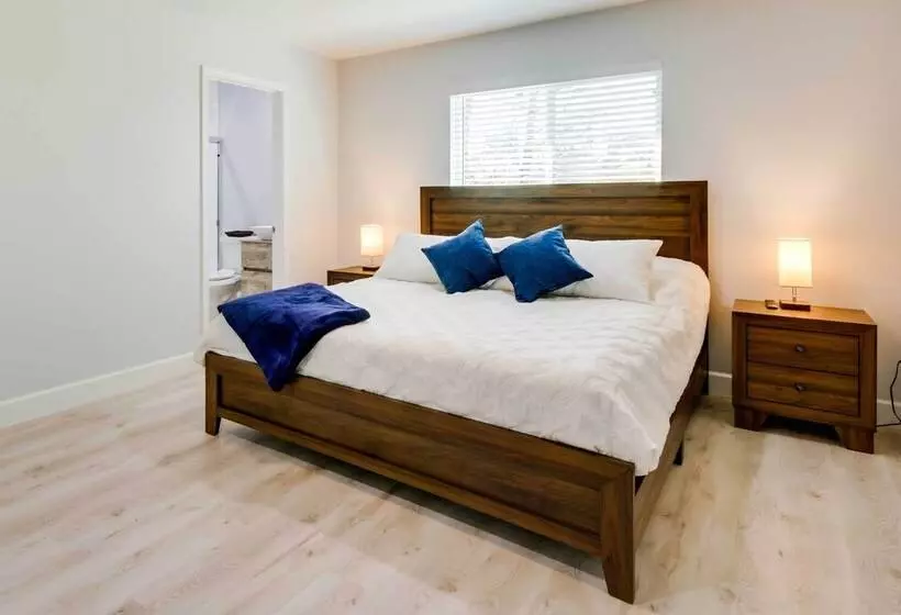 Spacious San Jacinto River Home W/ Waterfront Deck