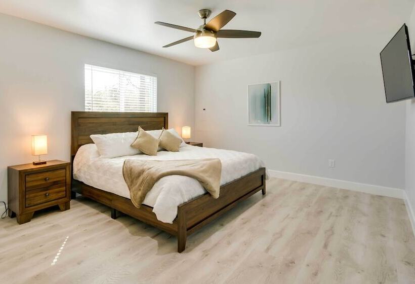 Spacious San Jacinto River Home W/ Waterfront Deck