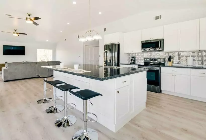 Spacious San Jacinto River Home W/ Waterfront Deck