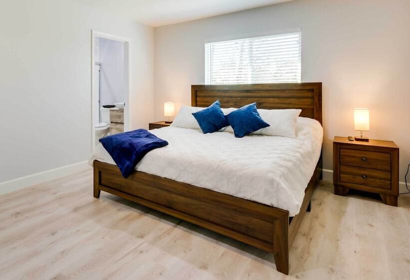 Spacious San Jacinto River Home W/ Waterfront Deck