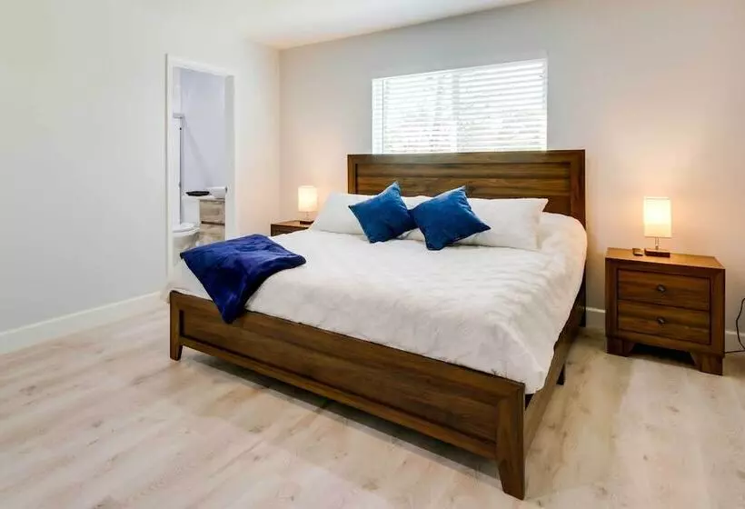 Spacious San Jacinto River Home W/ Waterfront Deck