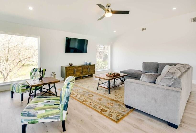 Spacious San Jacinto River Home W/ Waterfront Deck