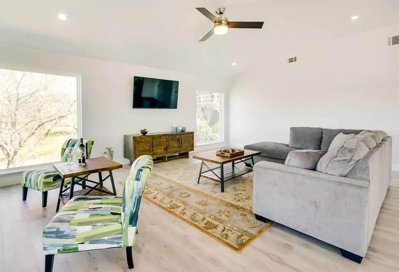 Spacious San Jacinto River Home W/ Waterfront Deck