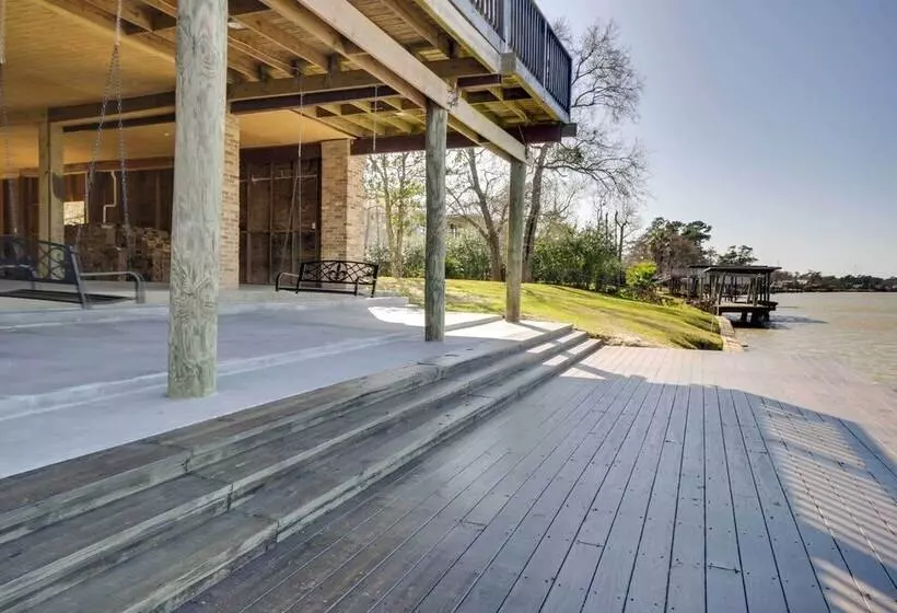 Spacious San Jacinto River Home W/ Waterfront Deck