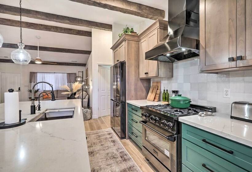 Stylish Flagstaff Hideaway W/ Hot Tub & Fire Pit!