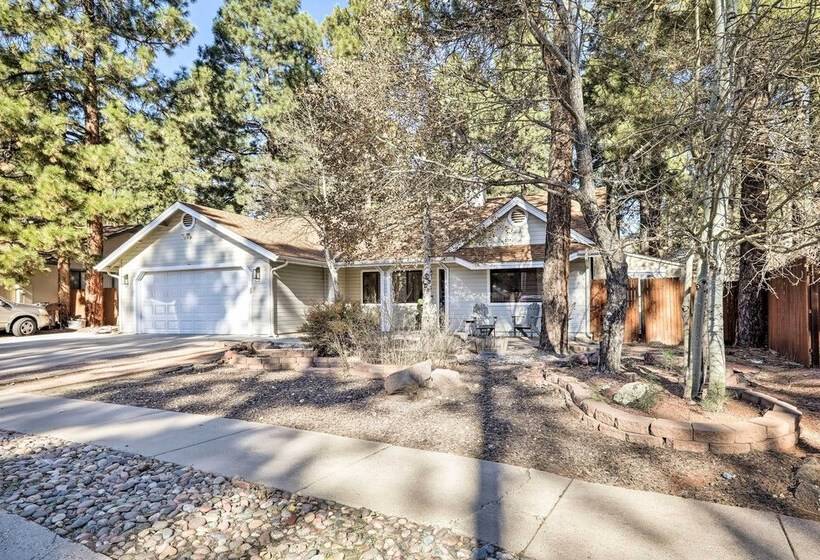 Stylish Flagstaff Hideaway W/ Hot Tub & Fire Pit!