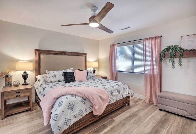 Stylish Flagstaff Hideaway W/ Hot Tub & Fire Pit!