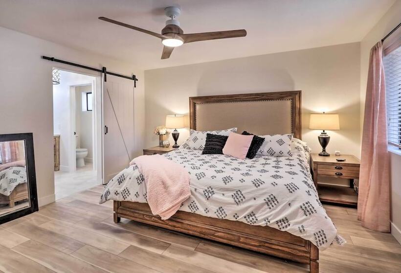 Stylish Flagstaff Hideaway W/ Hot Tub & Fire Pit!