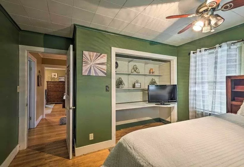 Stylish Suburban Getaway, 10 Miles To Royal Mtn!