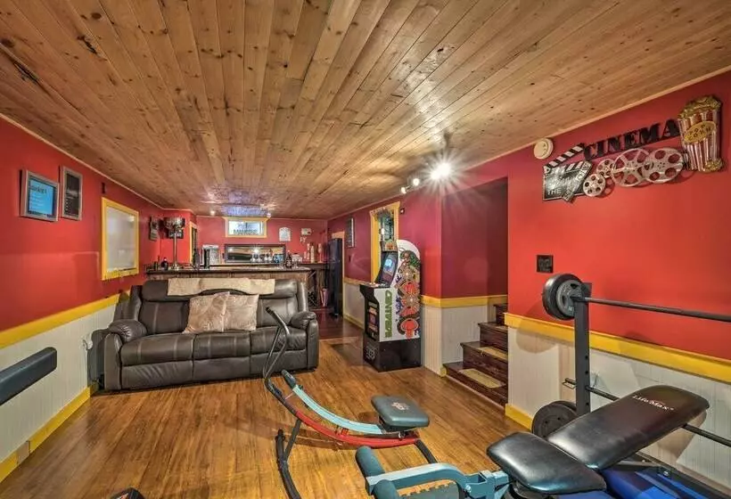 Stylish Suburban Getaway, 10 Miles To Royal Mtn!