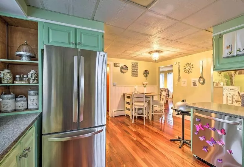 Stylish Suburban Getaway, 10 Miles To Royal Mtn!