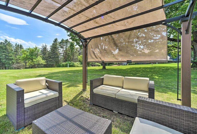 Stylish Suburban Getaway, 10 Miles To Royal Mtn!