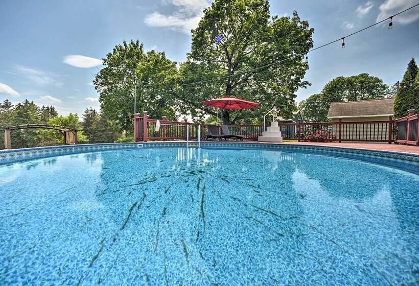 Stylish Suburban Getaway, 10 Miles To Royal Mtn!