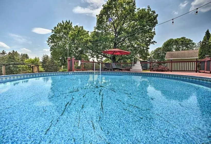 Stylish Suburban Getaway, 10 Miles To Royal Mtn!