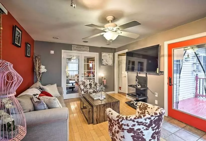 Stylish Suburban Getaway, 10 Miles To Royal Mtn!