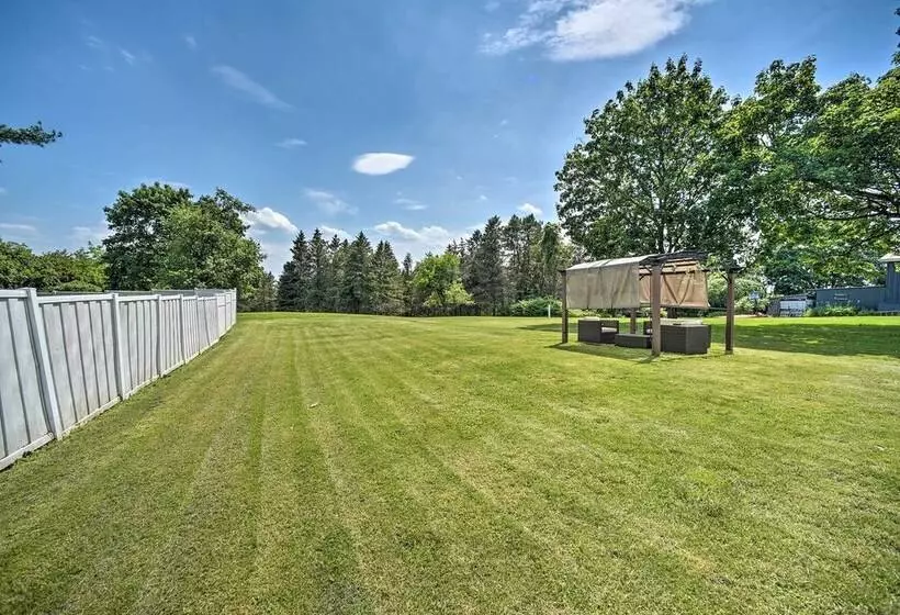 Stylish Suburban Getaway, 10 Miles To Royal Mtn!