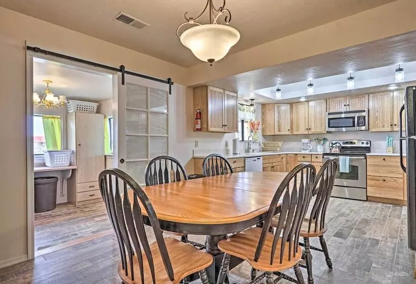 The Eagar House  White Mountains Gem W/ Views!