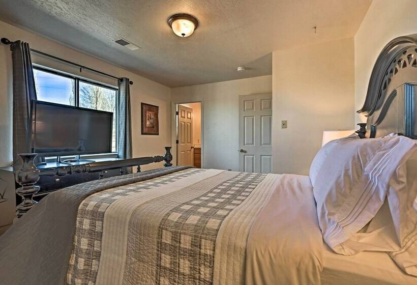 The Eagar House  White Mountains Gem W/ Views!