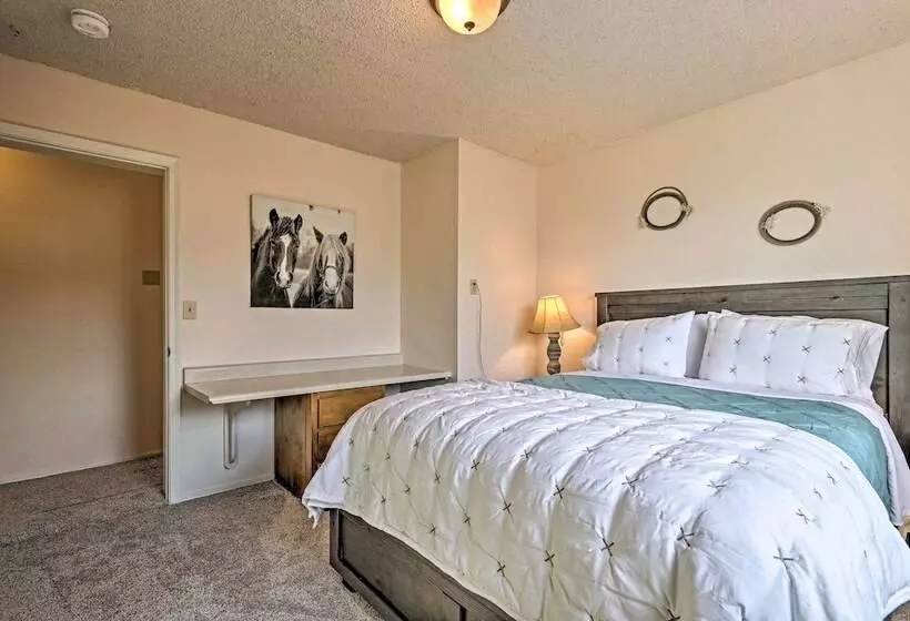 The Eagar House  White Mountains Gem W/ Views!