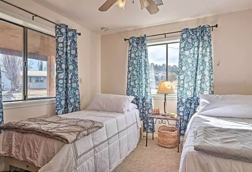 The Eagar House  White Mountains Gem W/ Views!