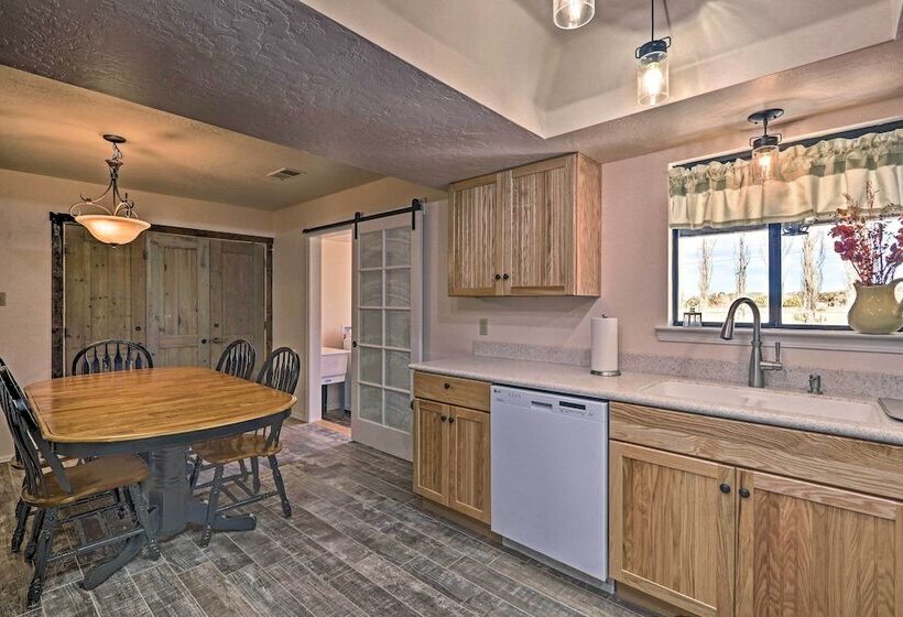 The Eagar House  White Mountains Gem W/ Views!