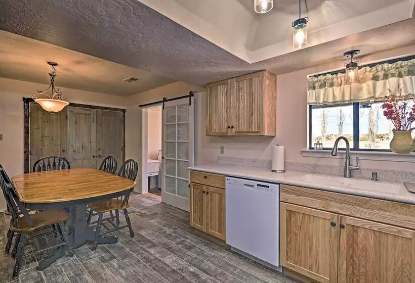 The Eagar House  White Mountains Gem W/ Views!