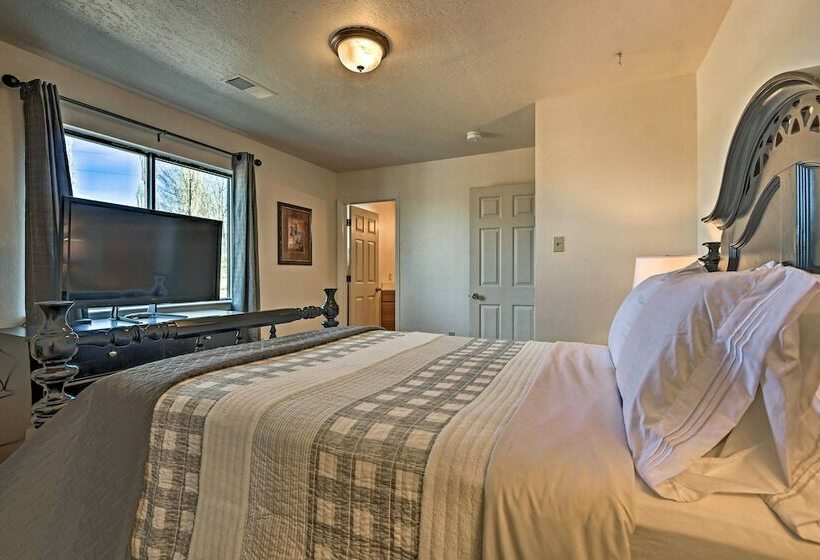 The Eagar House  White Mountains Gem W/ Views!