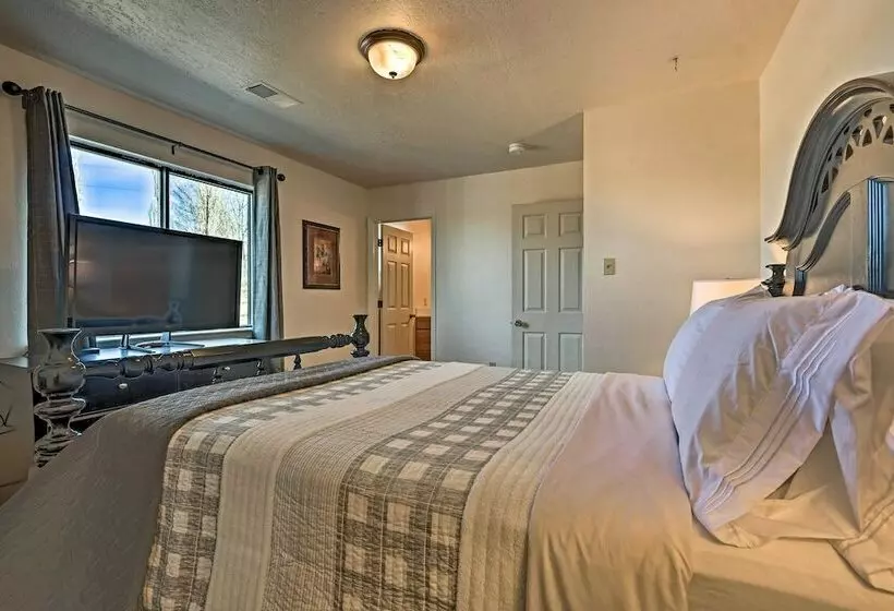 The Eagar House  White Mountains Gem W/ Views!