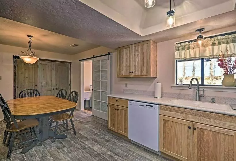 The Eagar House  White Mountains Gem W/ Views!