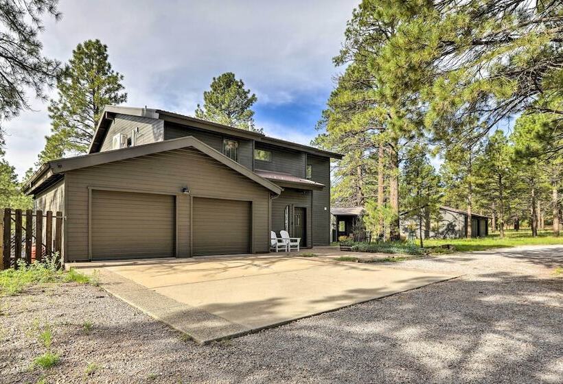 The Evergreen House: 5 Acres, Hot Tub, & Ac!