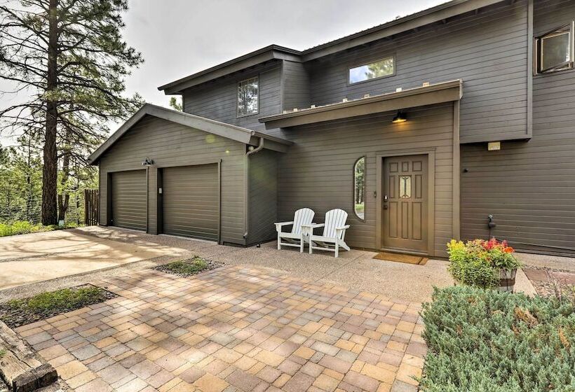 The Evergreen House: 5 Acres, Hot Tub, & Ac!