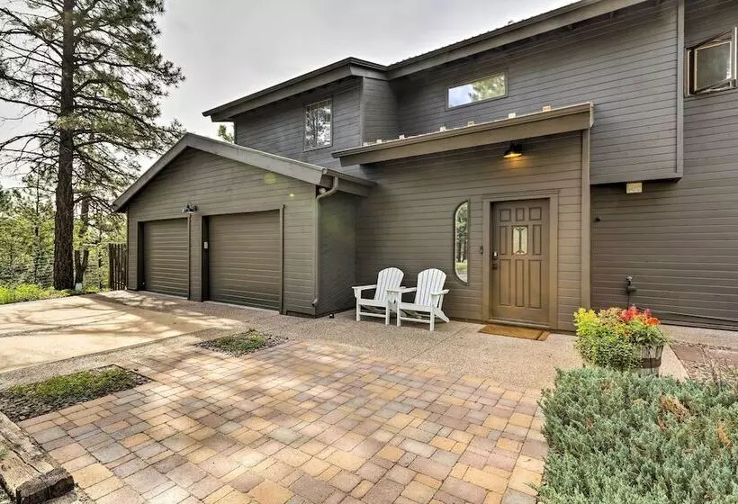 The Evergreen House: 5 Acres, Hot Tub, & Ac!