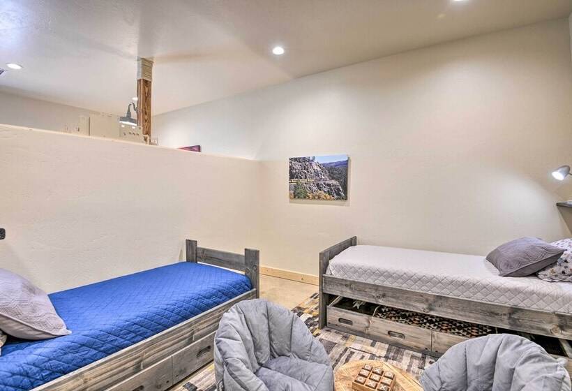 Unique Cortez Family Getaway W/ Mountain Views!