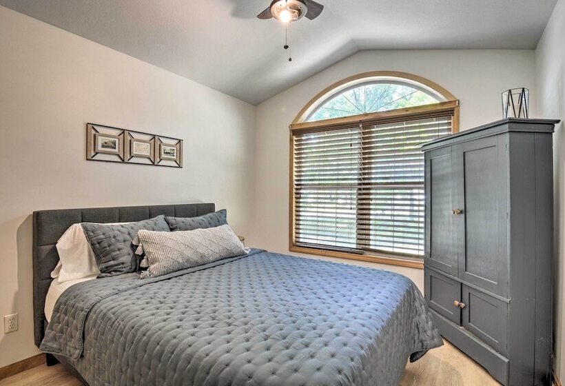 Upscale Family Cottage < 1 Mi To Higgins Lake